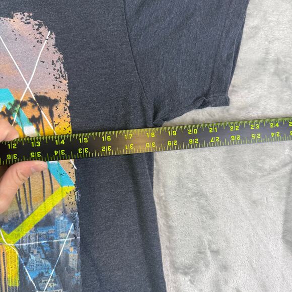 Aeropostale women’s LANY graphic shirt size Medium - Picture 5 of 6